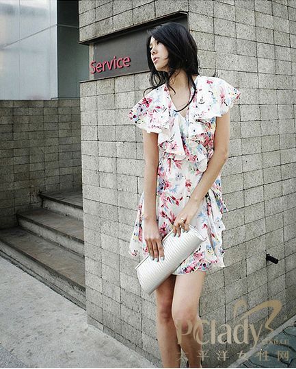 人人都有的碎花裙穿出不一样