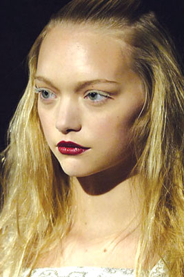 戏剧风当道 自然妆并行