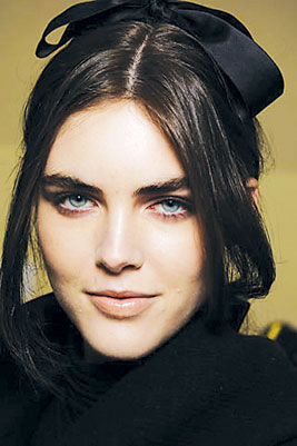 戏剧风当道 自然妆并行