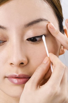 6小步 简单缔造完美眼线