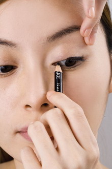 6小步 简单缔造完美眼线