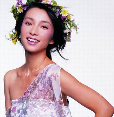 女星发饰比拼 顶上风情 8位女星发饰比拼