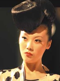 复古风当道 最抢眼4款发型妖娆今冬