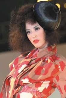 复古风当道 最抢眼4款发型妖娆今冬