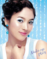 中韩美女4款盘发扮靓PK