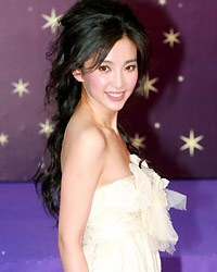 中韩美女4款盘发扮靓PK