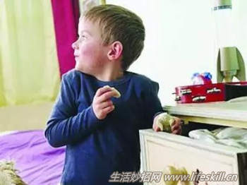 当孩子偷拿钱时,你该怎么办?