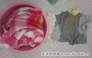 如何快速清洗宝宝衣服上的便便?